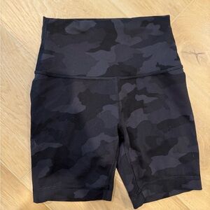 Lululemon Align Black Camo Biker Shorts size 2 (2 AVAILABLE)